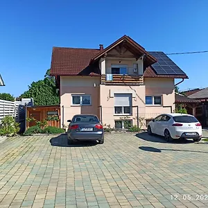 https://vagon-studio-near-btc-stoice-stadium.hotels-in-ljubljana.com